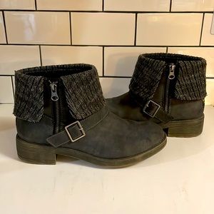 Rocket Dog Women size 8.5 Gray Ankle Boots Fold Over